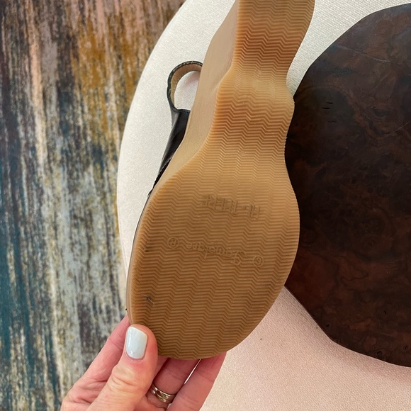 Famolare wedge heel sandal, size 7, like new condition! Black leather upper. - Picture 3 of 4